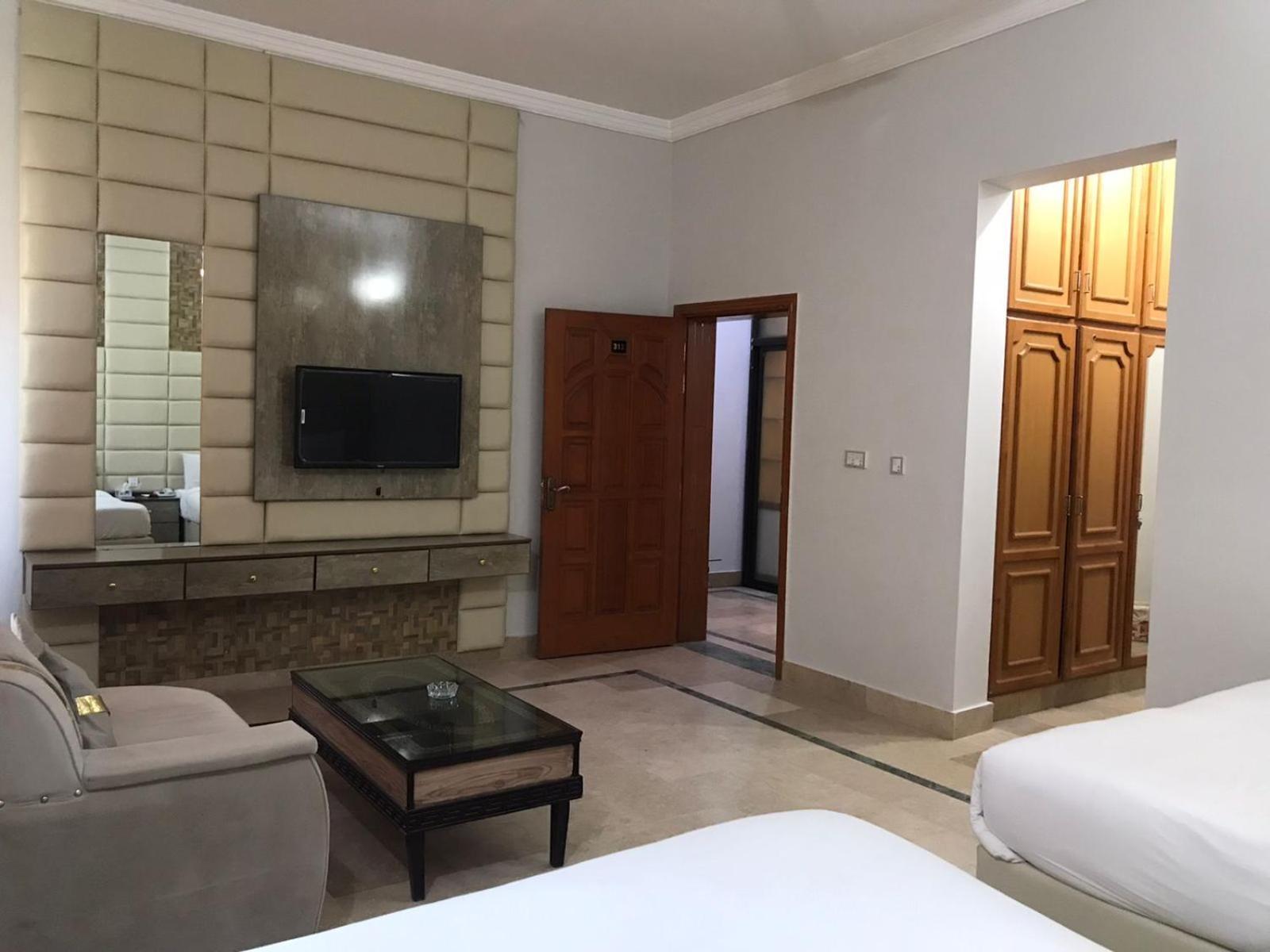 Hayat Grand Guest House Islamabad Buitenkant foto