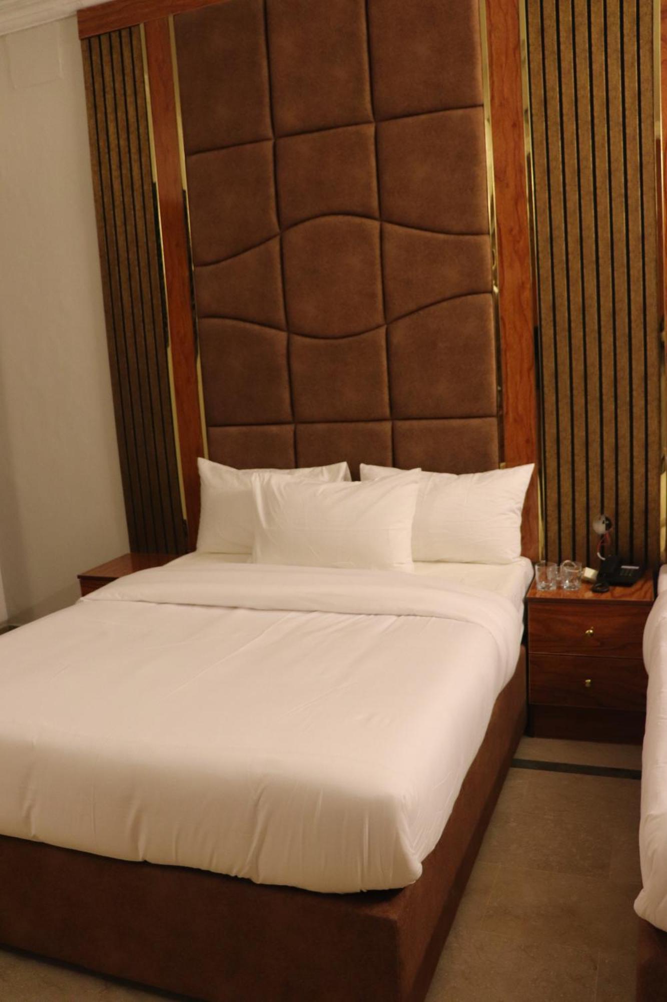Hayat Grand Guest House Islamabad Buitenkant foto